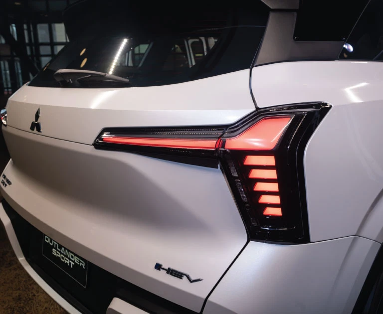 Outlander Hybrid Feature